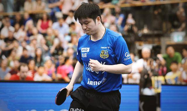 裸暴露在球 裸暴露在球